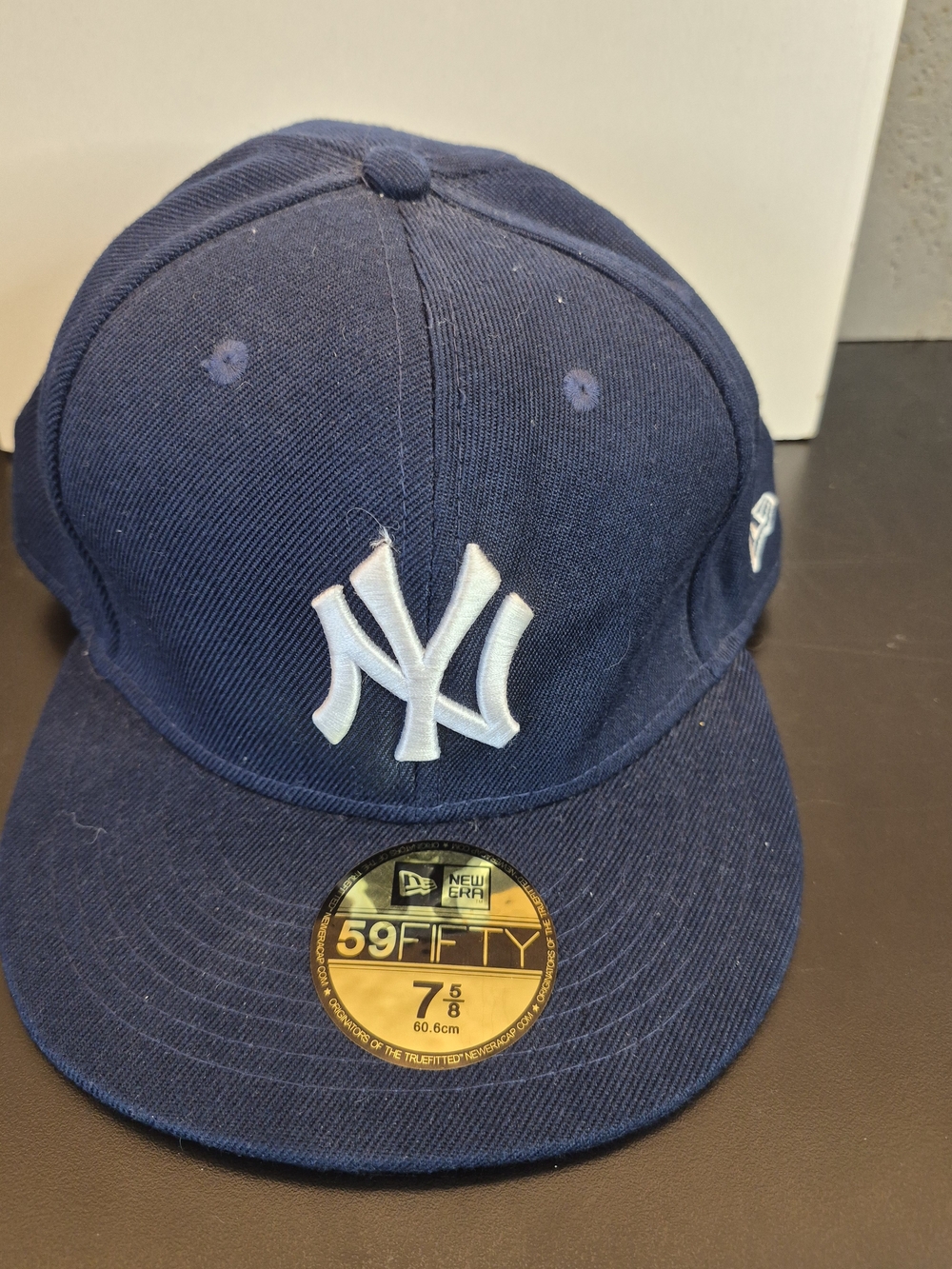 New Era Men's 59FIFTY  Fitted Navy New York Yankees Cap 7 5/8. NEW, Never Worn.